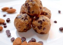 Round and Delicious Dessert Balls made with Almonds and Low Carb