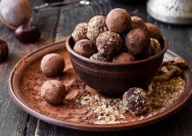 Dessert Balls made with Cacao and only 3 Ingredients.
