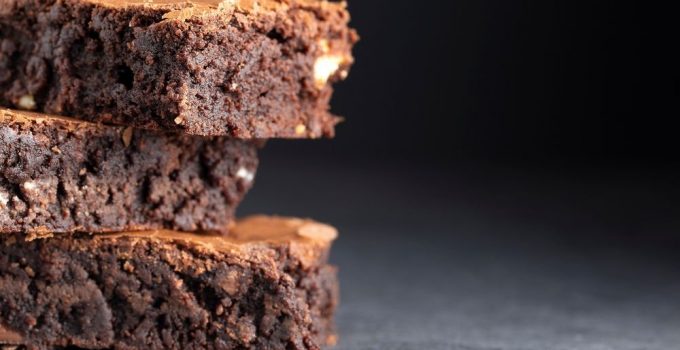 Easy to make recipe for brownies that are low carb and good for dieting.